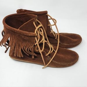 Minnetonka fringe booties size 9 womens cow suede leather. Brand new.